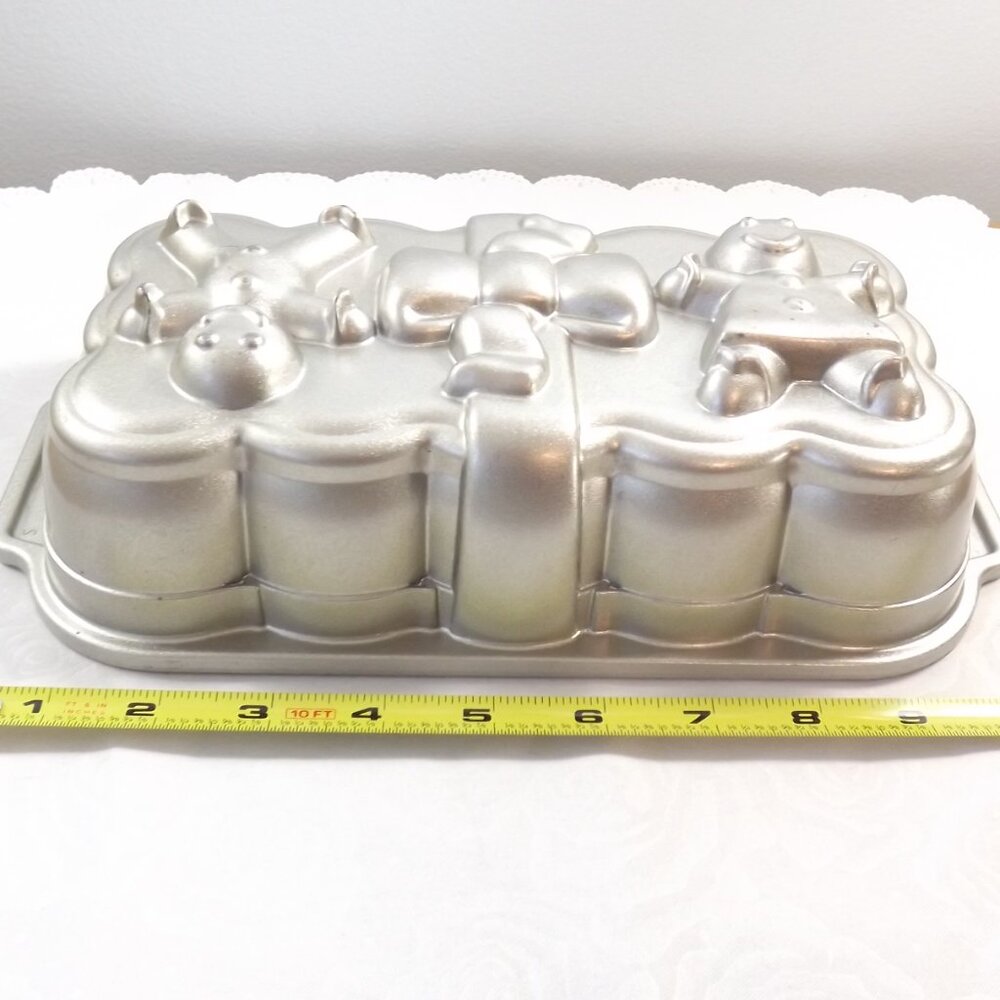 Vintage Gingerbread Loaf Pan, Nordic Ware, Heavy Cast Aluminum BAKEWARE - Picture 14 of 16